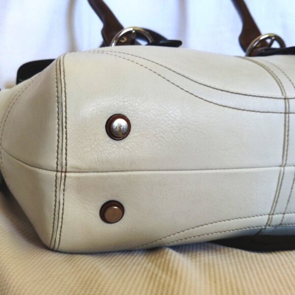 Coach Vintage Soho Leather Flap East/West Satchel in White & Saddle, EUC - Picture 9 of 16